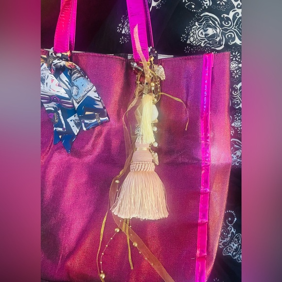 Gorgeous Juicy Couture tote bag so sparkly! Excellent used condition! - Picture 5 of 12